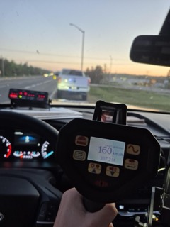 Speedometer reading 160 km/h, distance 387.2 m